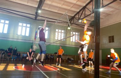 Названы имена победителей соревнований по волейболу среди работающей молодёжи Коченёвского района