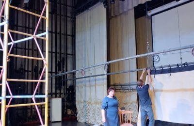 Показывает LED-экран!