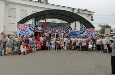 Теперь – в центре посёлка. И всегда – в центре внимания