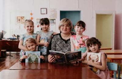 Окружая заботой и любовью