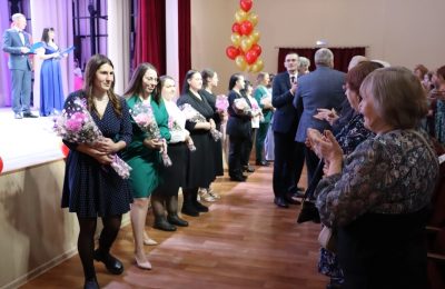 День учителя в торжественной обстановке