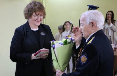 В Новосибирской области началось вручение юбилейных медалей к 80-летию Победы