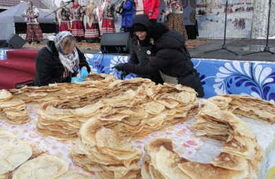 Новый «блинный» рекорд установили на «Масленице на Сибирском тракте» в Новосибирской области