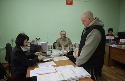 В военном комиссариате Коченёвского и Колыванского районов начала свою работу призывная комиссия