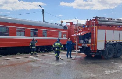 Вагон поезда загорелся ночью на перегоне в Новосибирской области