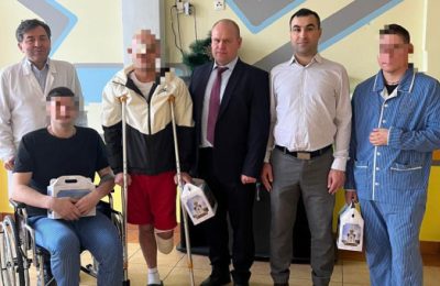 Представители Новосибирской области поздравили с наступающим 9 мая земляков-участников СВО, проходящих лечение в столичных госпиталях