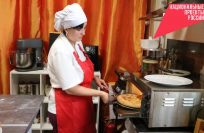 Изделия из керамики и осетинские пироги: жители региона успешно развили собственный бизнес благодаря социальному контракту