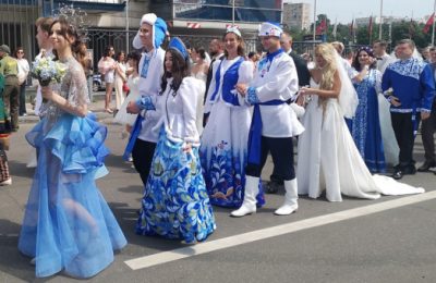 Волшебный праздник любви: пары из Новосибирской области вступили в брак на Всероссийском свадебном фестивале