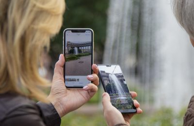 Как защитить смартфон от жары и воды летом