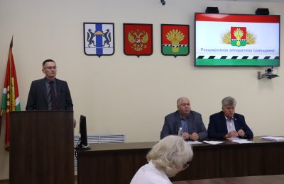 С расширенного аппаратного совещания