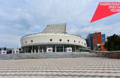 Новый театральный сезон молодежный театр «Глобус» встретит с обновленным по нацпроекту фойе