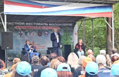 Андрей Травников провёл час в живом диалоге с патриотами – волонтёрами Новосибирской области