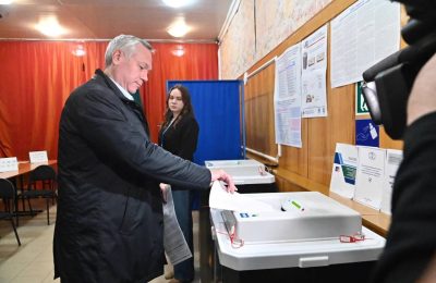 Губернатор Андрей Травников проголосовал на стартовавших сегодня выборах и призвал жителей региона прийти на избирательные участки