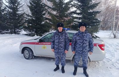 Сотрудники Росгвардии спасли жилой дом от пожара и эвакуировали жильцов