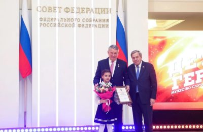 Школьницу из Новосибирской области наградили за спасение жизней