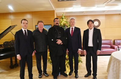 Андрей Травников и Стивен Сигал провели рабочую встречу