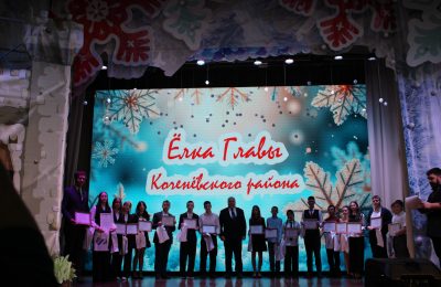 В каждом доме ёлка есть. Но такая только здесь!