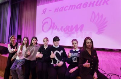 Учат те, кто умеет летать: команда Коченёвской школы № 1 побывала на городской «Школе Наставников Орлят»