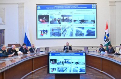 Губернатор Андрей Травников потребовал как можно скорее приступить к ямочному ремонту