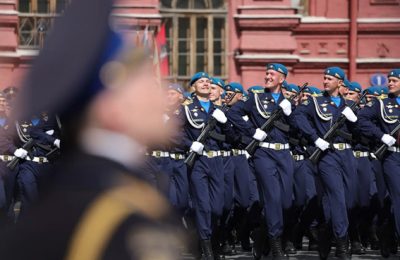 Парад Победы в Москве пройдёт без колонны военной техники. Об этом сообщило Минобороны РФ