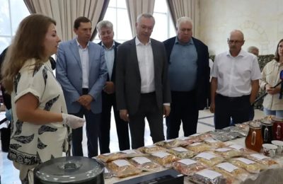 Андрей Травников провёл встречу с участниками специальной военной операции, их родными, а также с семьями героев, которые погибли при исполнении воинского долга